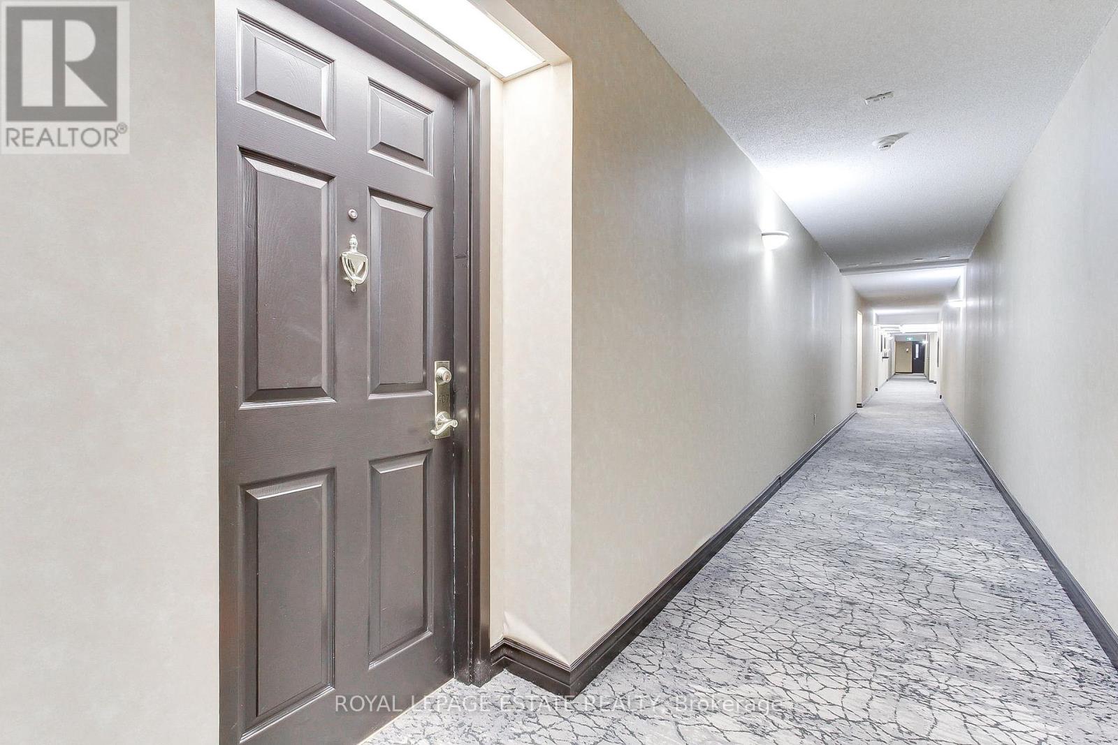 407 - 175 Cedar Ave Avenue, Richmond Hill, Ontario  L4C 9V3 - Photo 4 - N12446069
