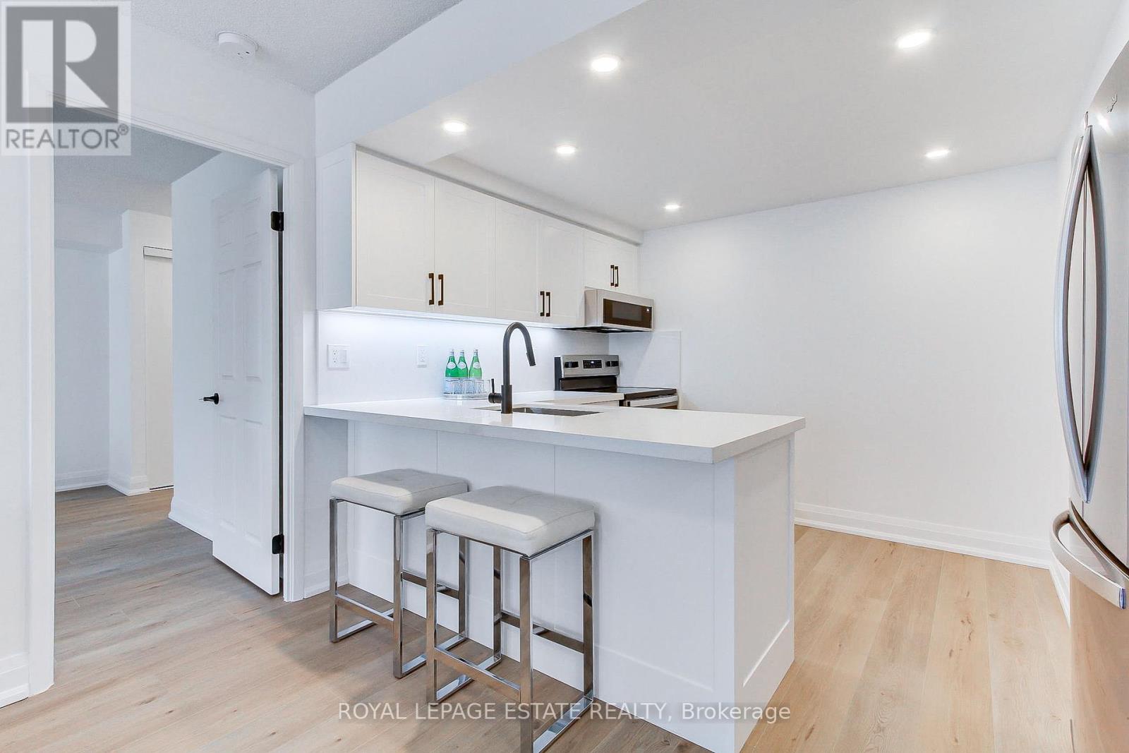407 - 175 Cedar Ave Avenue, Richmond Hill, Ontario  L4C 9V3 - Photo 7 - N12446069