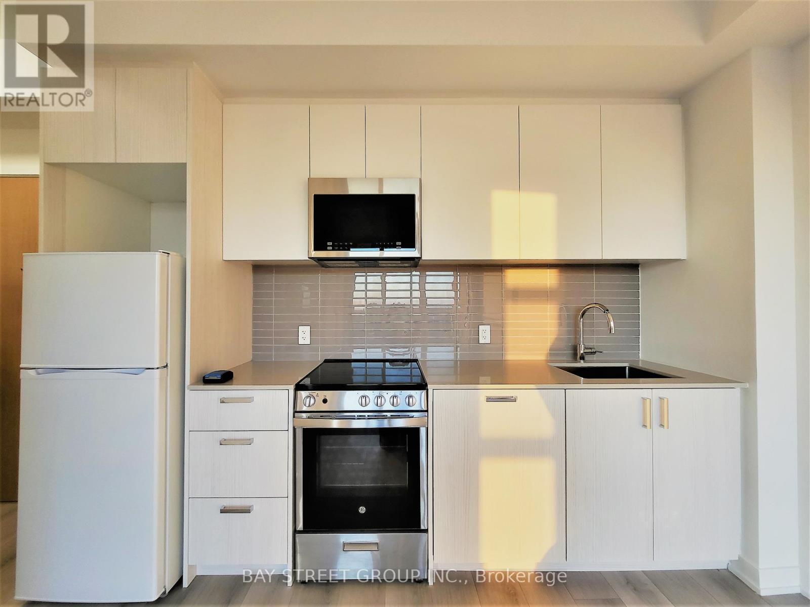807 - 1787 St Clair Avenue W, Toronto, Ontario  M6N 0B7 - Photo 10 - W12446054