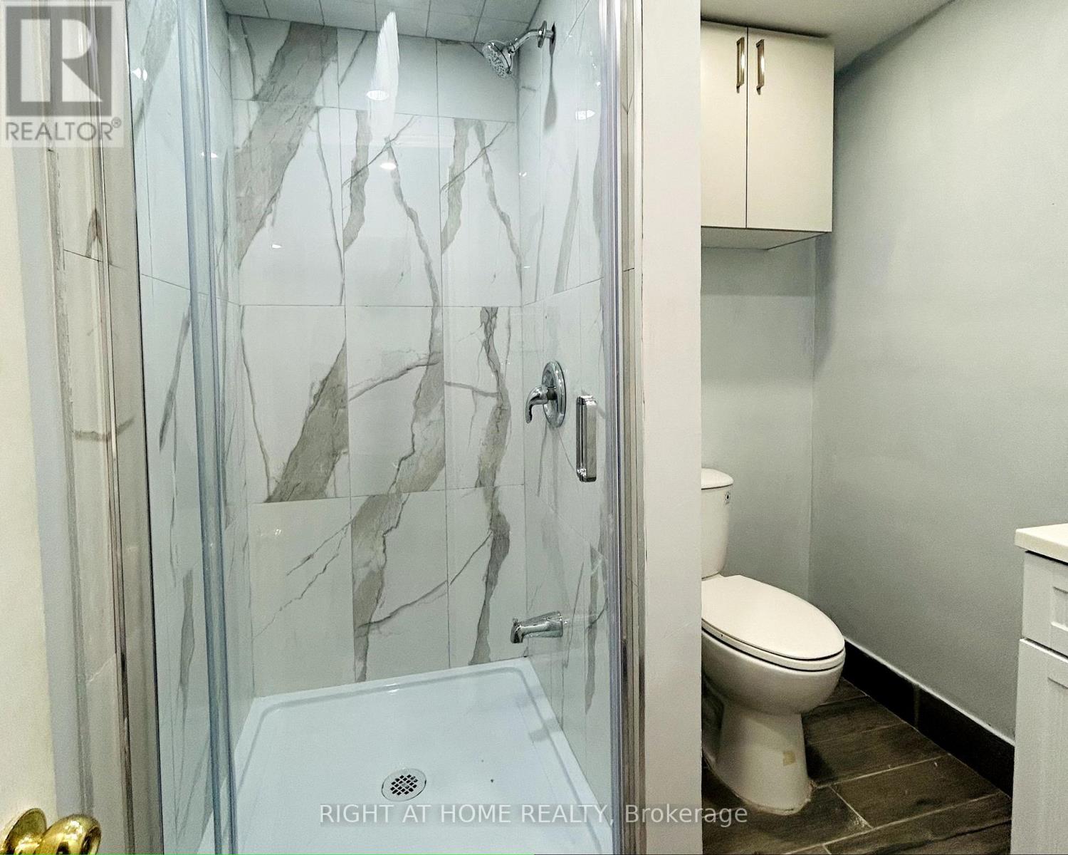 85 Cloverdale Drive, Brampton, Ontario  L6T 2T5 - Photo 4 - W12446059