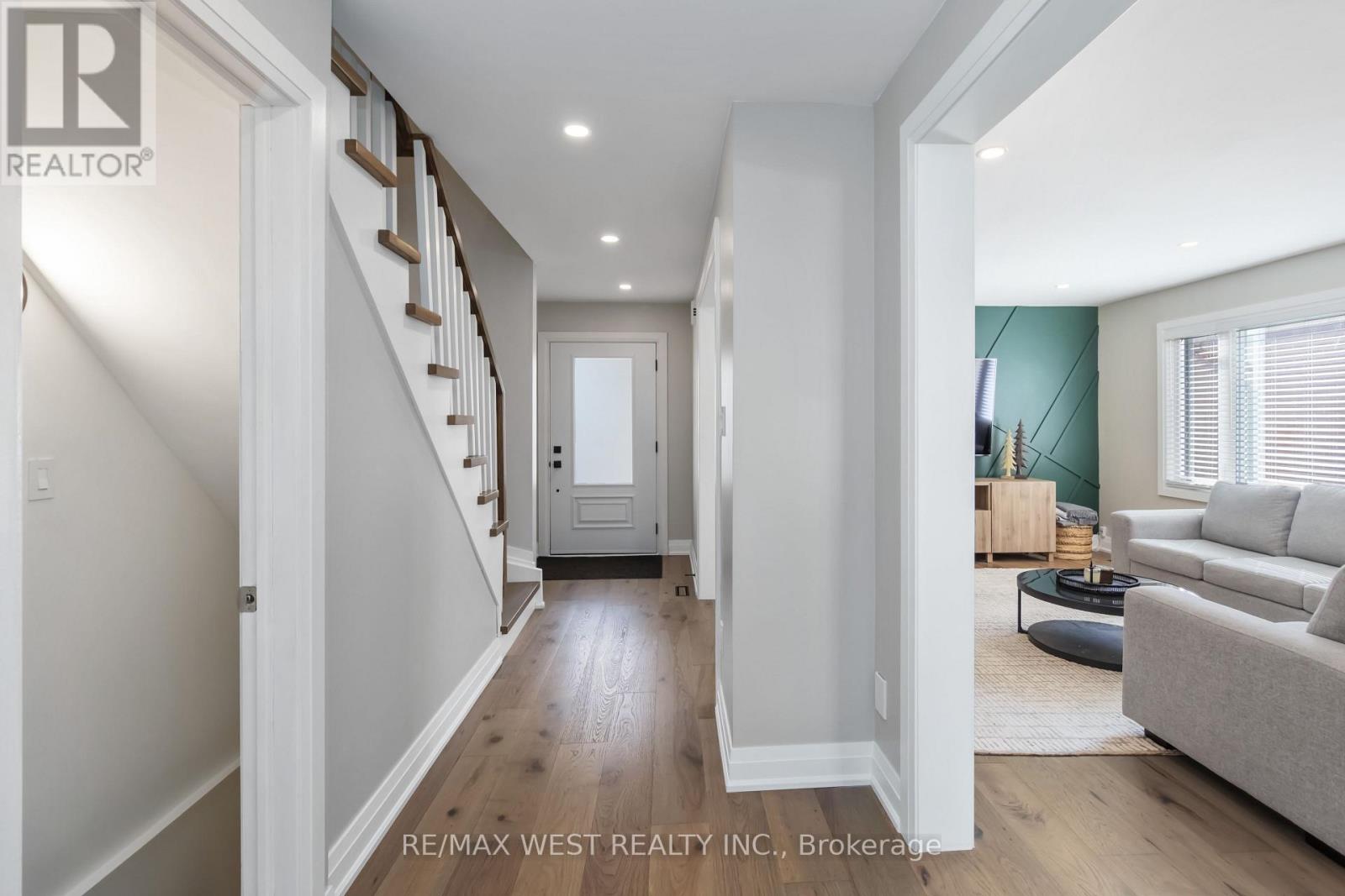 440 Bluesky Crescent, Mississauga, Ontario  L5R 2R9 - Photo 10 - W12446066