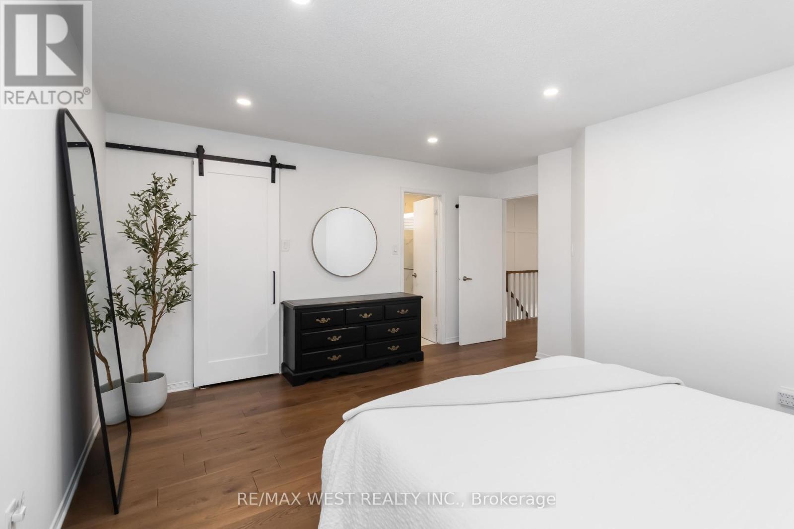 440 Bluesky Crescent, Mississauga, Ontario  L5R 2R9 - Photo 14 - W12446066