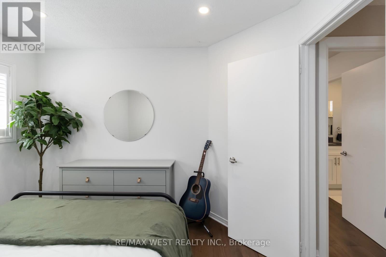 440 Bluesky Crescent, Mississauga, Ontario  L5R 2R9 - Photo 17 - W12446066