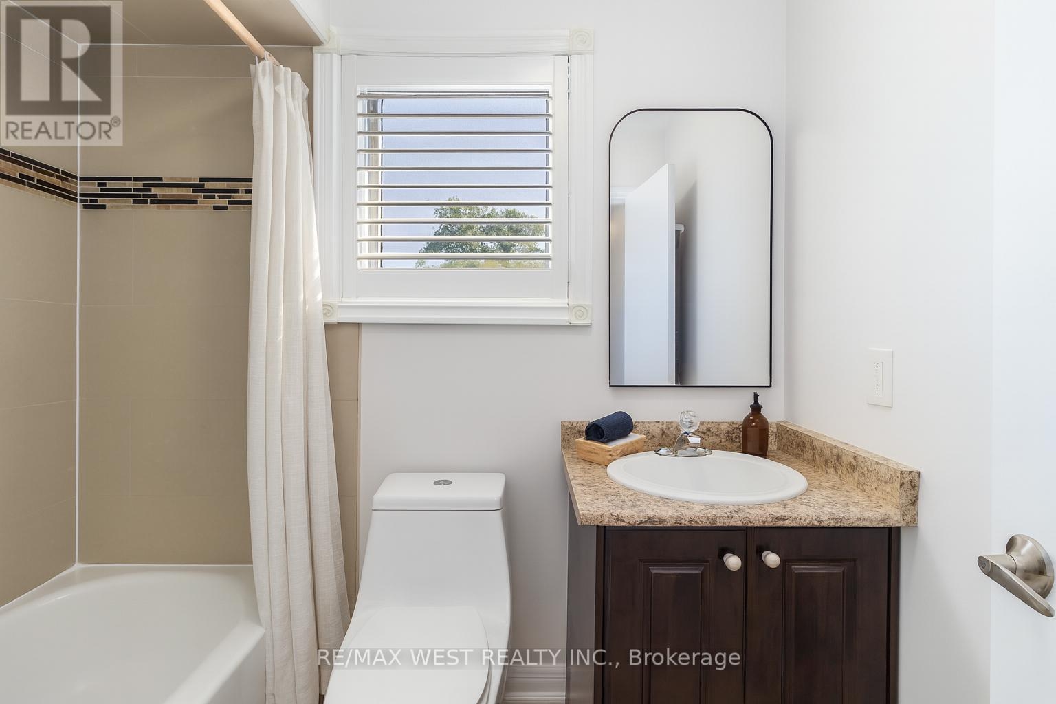 440 Bluesky Crescent, Mississauga, Ontario  L5R 2R9 - Photo 18 - W12446066