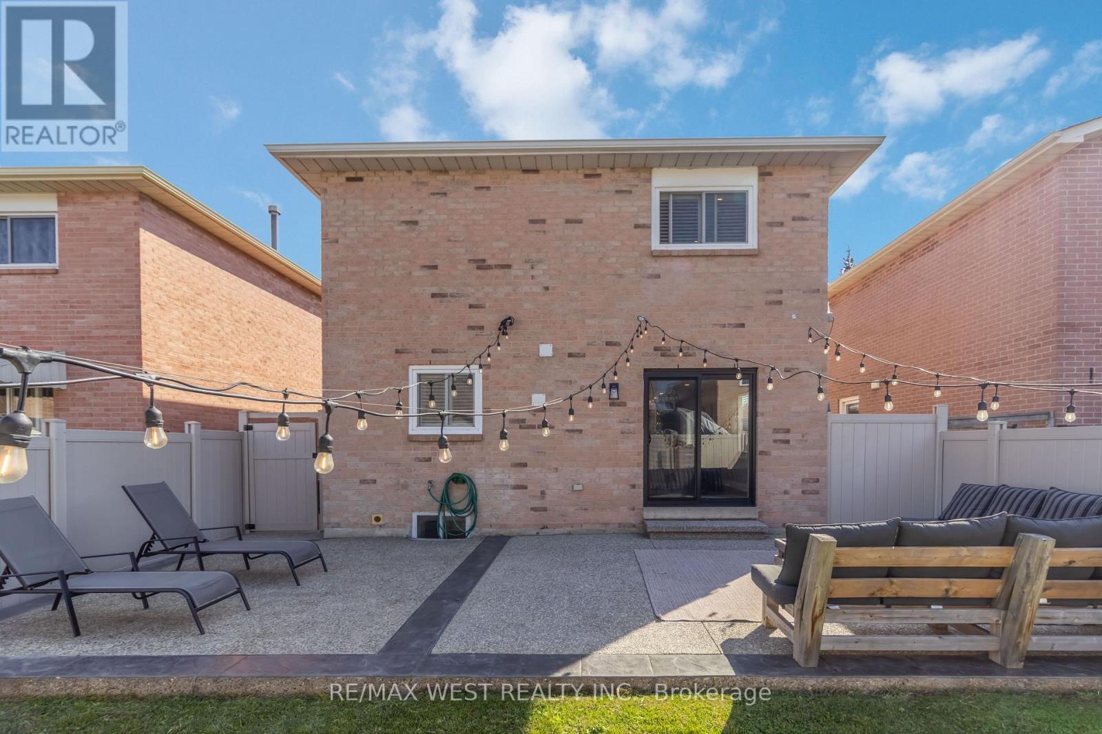 440 Bluesky Crescent, Mississauga, Ontario  L5R 2R9 - Photo 30 - W12446066