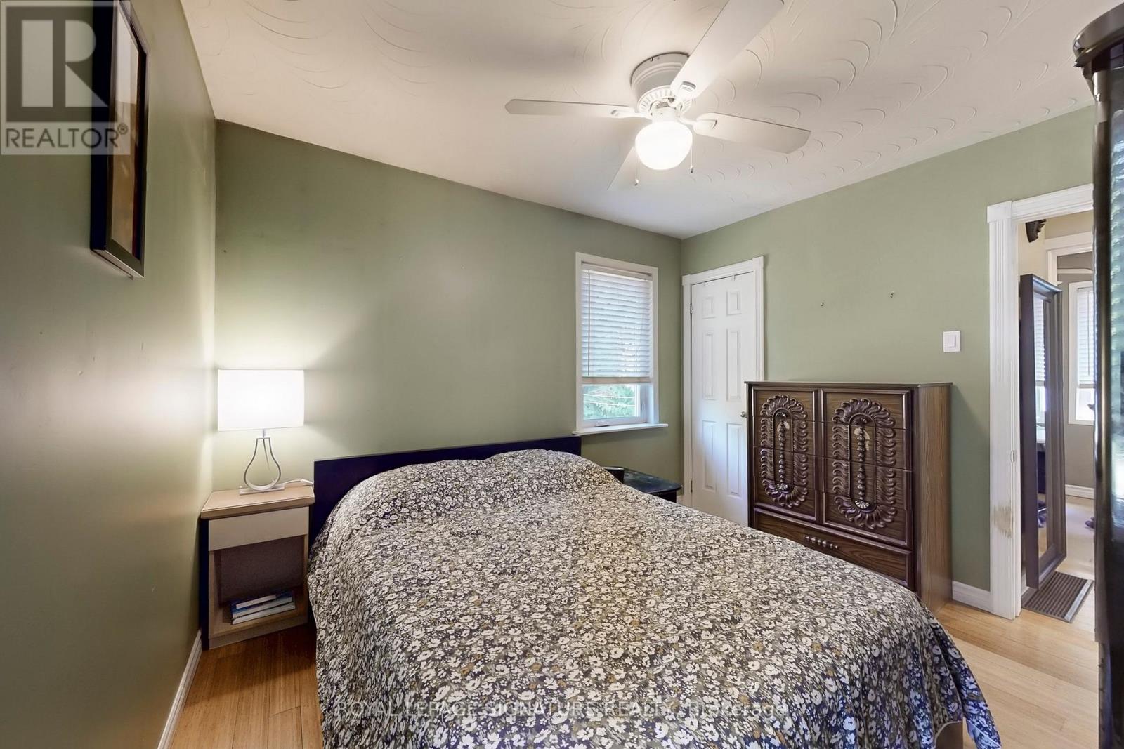 871 Tenth Street, Mississauga, Ontario  L5E 1S8 - Photo 12 - W12446067