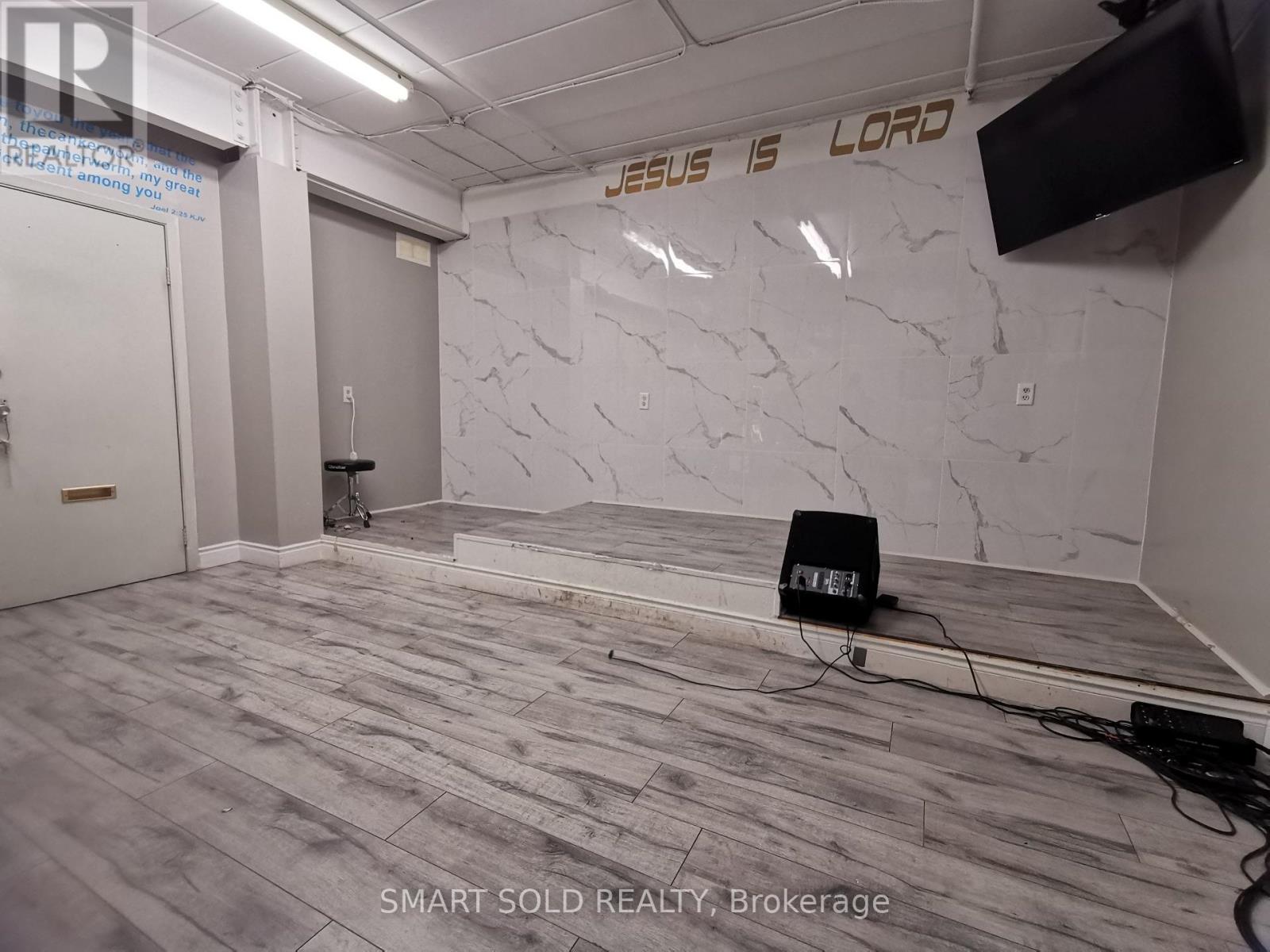 022 - 2428 Islington Avenue, Toronto, Ontario  M9W 3X8 - Photo 2 - W12446072