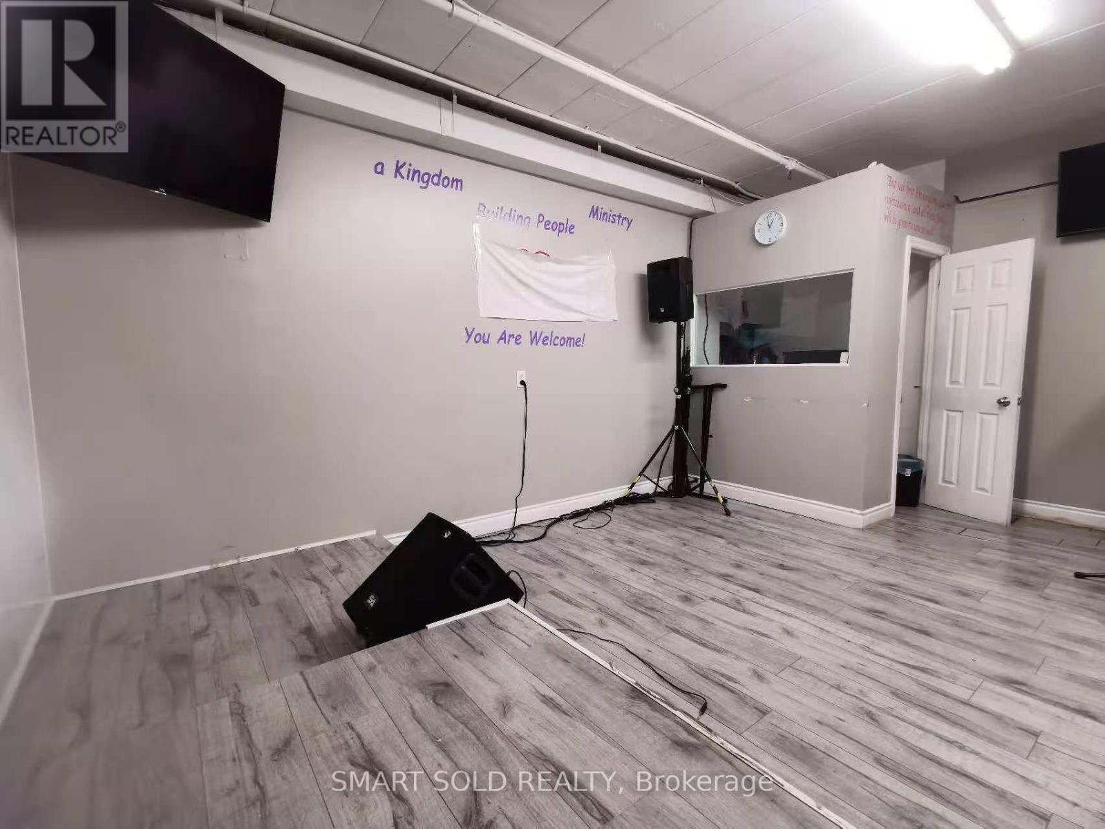 022 - 2428 Islington Avenue, Toronto, Ontario  M9W 3X8 - Photo 3 - W12446072