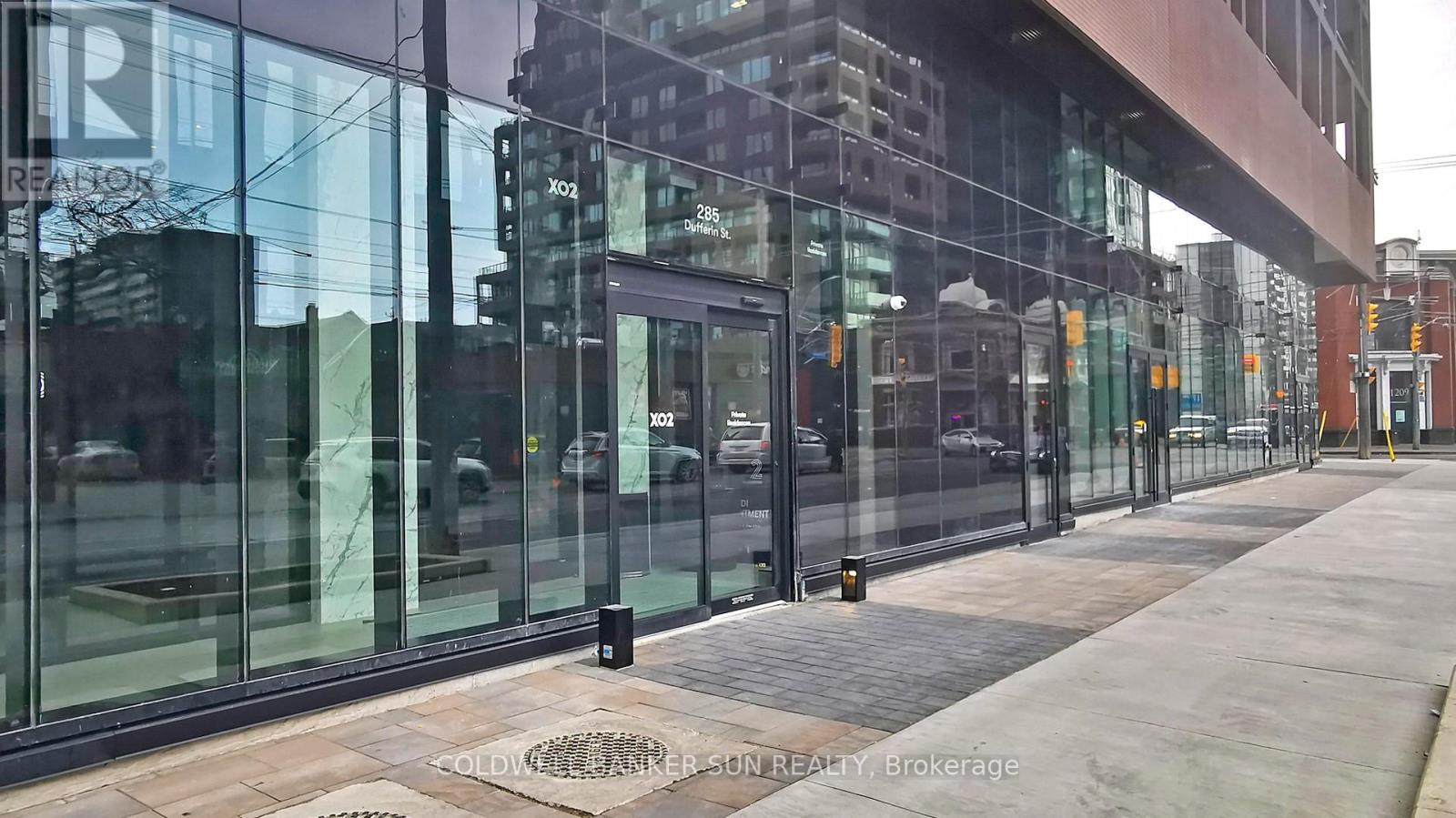 302 - 285 Dufferin Street, Toronto, Ontario  M6K 0J2 - Photo 2 - W12446077
