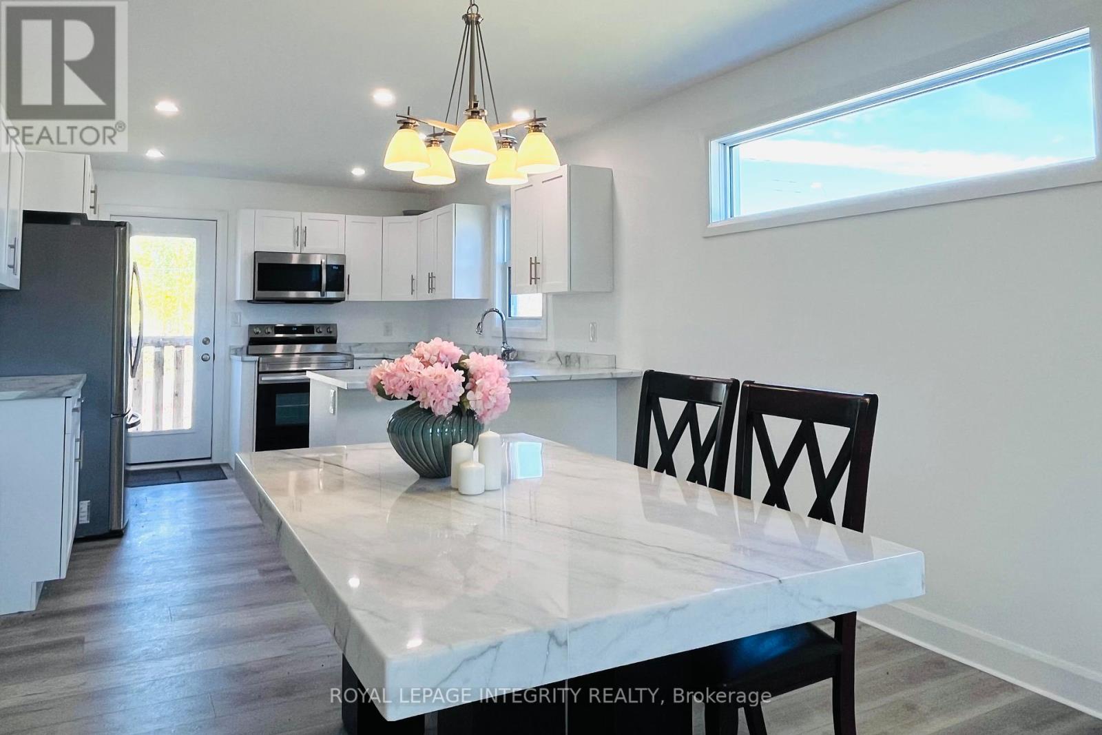 20 Terrance Drive, Petawawa, Ontario  K8H 2W8 - Photo 10 - X12446083