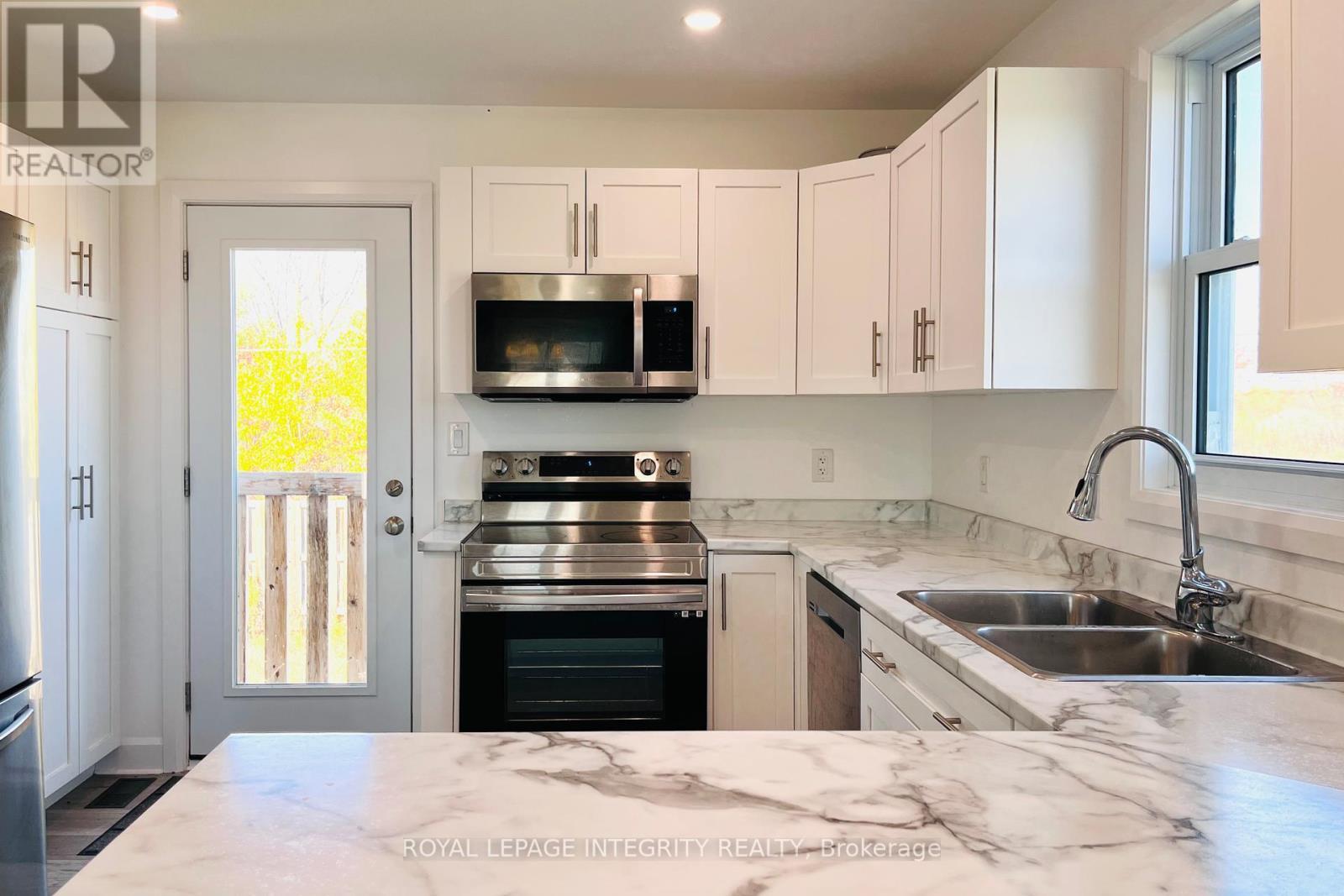 20 Terrance Drive, Petawawa, Ontario  K8H 2W8 - Photo 17 - X12446083