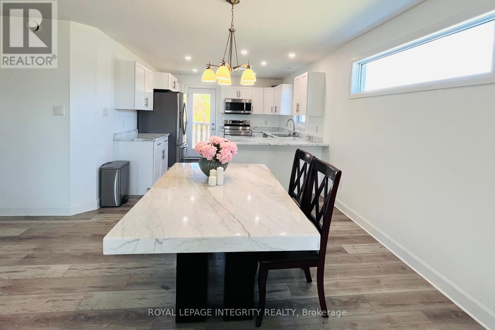 20 Terrance Drive, Petawawa, Ontario  K8H 2W8 - Photo 9 - X12446083