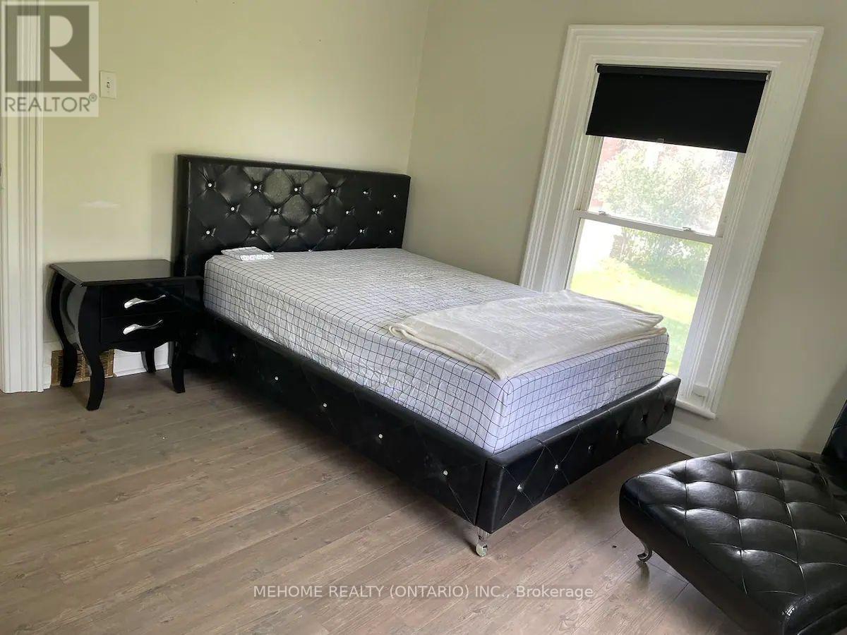 1 Catering Road, Georgina, Ontario  L0E 1R0 - Photo 11 - N12446090