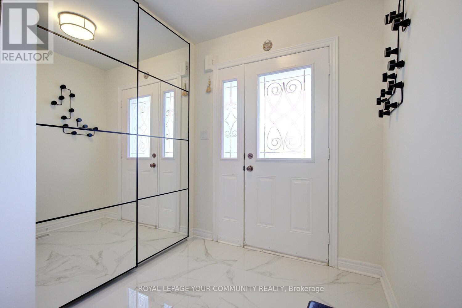 32 Black Maple Crescent, Vaughan, Ontario  L6A 0P6 - Photo 3 - N12446091