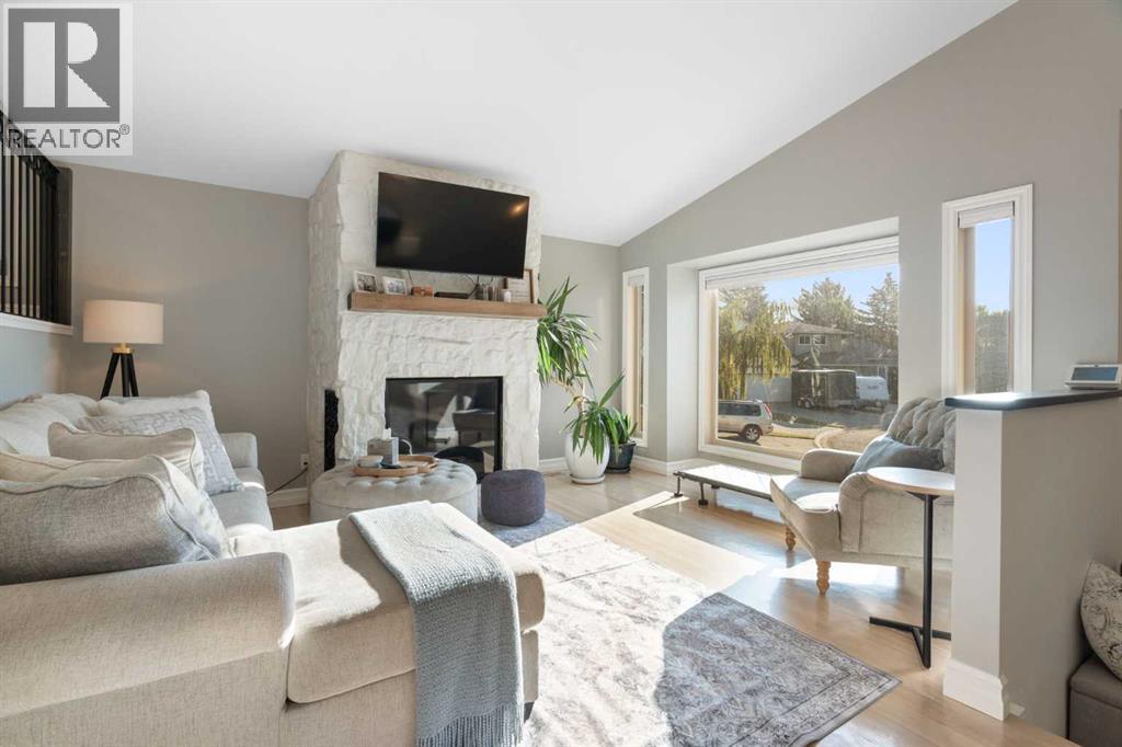 43 Scenic Cove Place Nw, Calgary, Alberta  T3L 1M6 - Photo 4 - A2261078