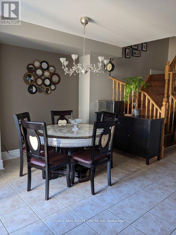 59 Harris Boulevard, Milton, Ontario  L9T 6B6 - Photo 3 - W12446079