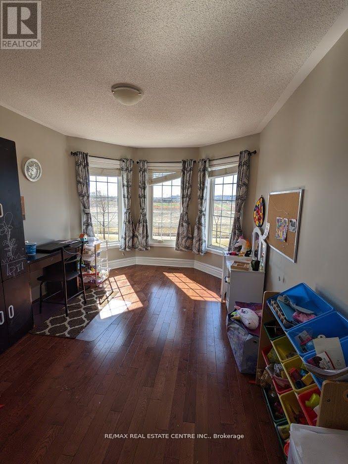 59 Harris Boulevard, Milton, Ontario  L9T 6B6 - Photo 7 - W12446079