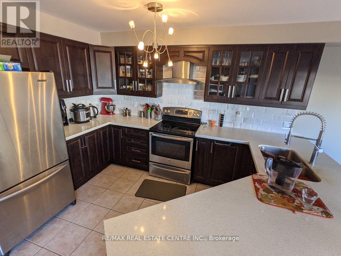59 Harris Boulevard, Milton, Ontario  L9T 6B6 - Photo 9 - W12446079