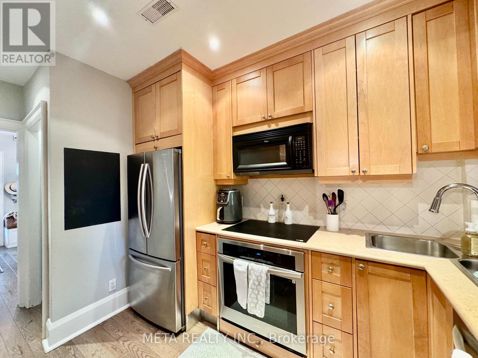 103 Kennedy Avenue, Toronto, Ontario  M6S 2X8 - Photo 15 - W12446094