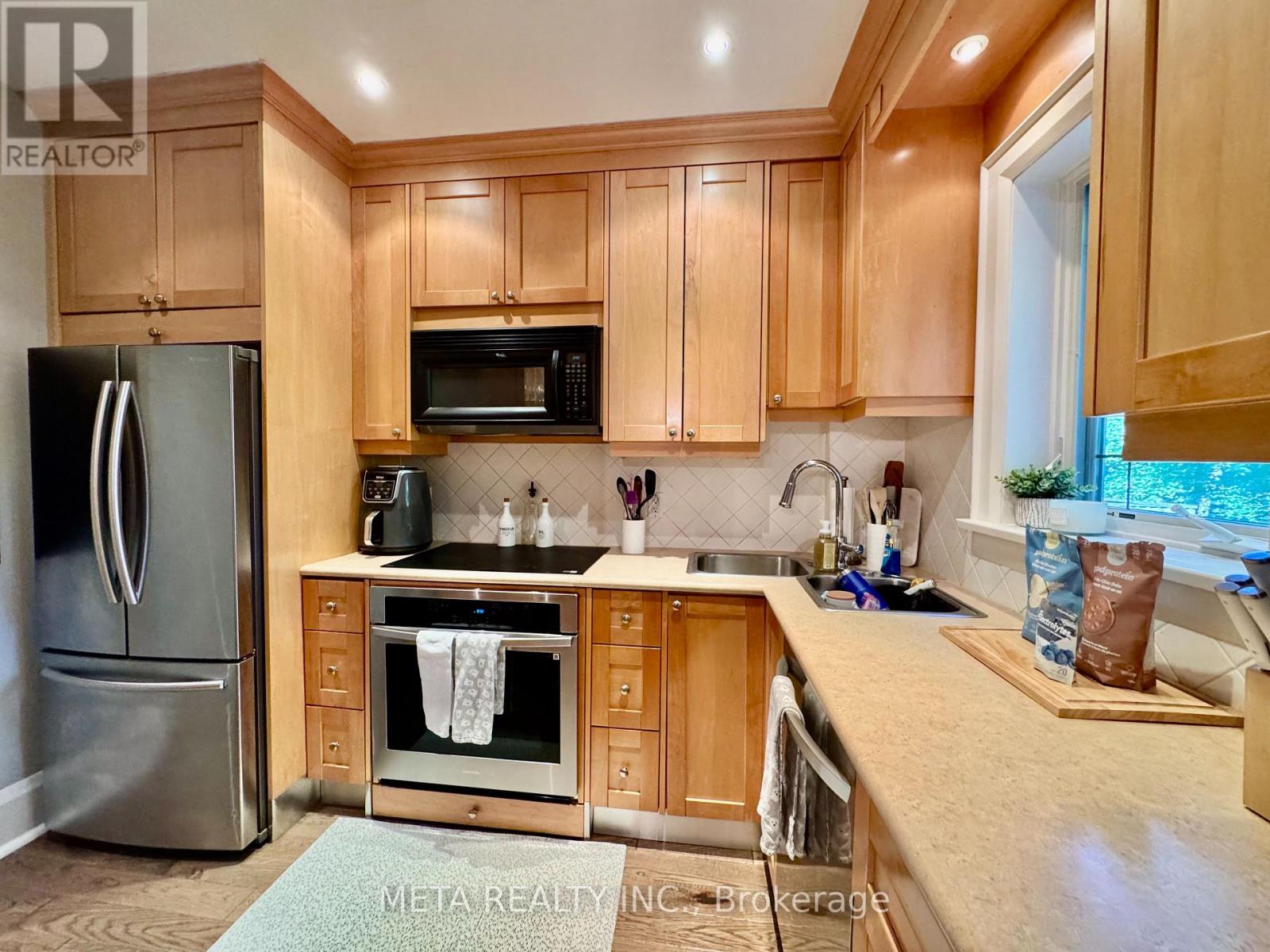 103 Kennedy Avenue, Toronto, Ontario  M6S 2X8 - Photo 16 - W12446094