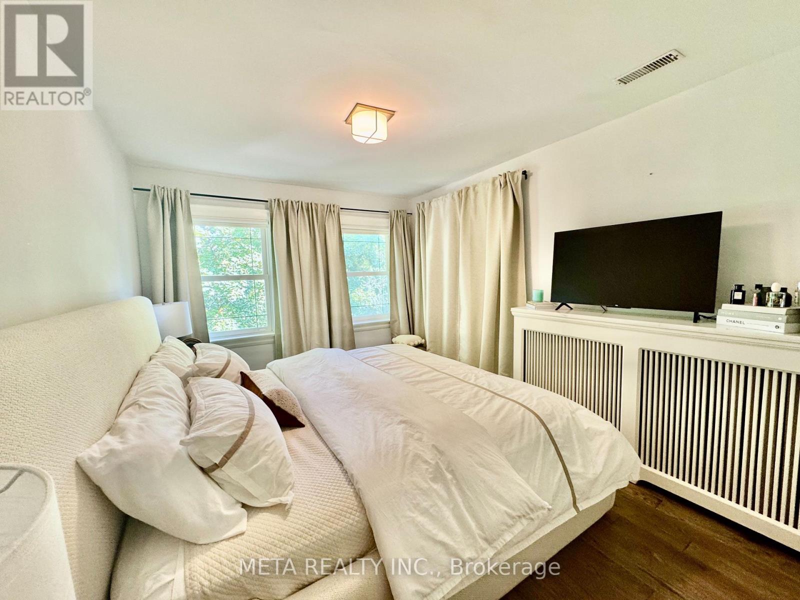 103 Kennedy Avenue, Toronto, Ontario  M6S 2X8 - Photo 22 - W12446094