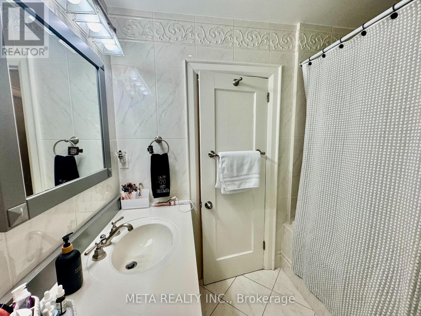 103 Kennedy Avenue, Toronto, Ontario  M6S 2X8 - Photo 28 - W12446094