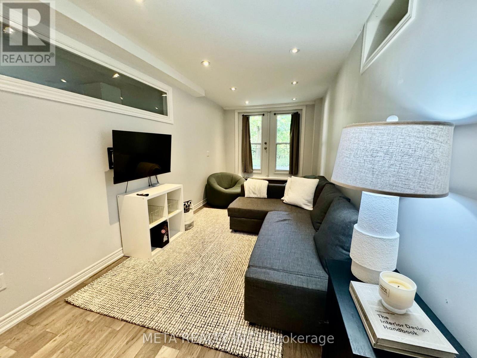 103 Kennedy Avenue, Toronto, Ontario  M6S 2X8 - Photo 33 - W12446094