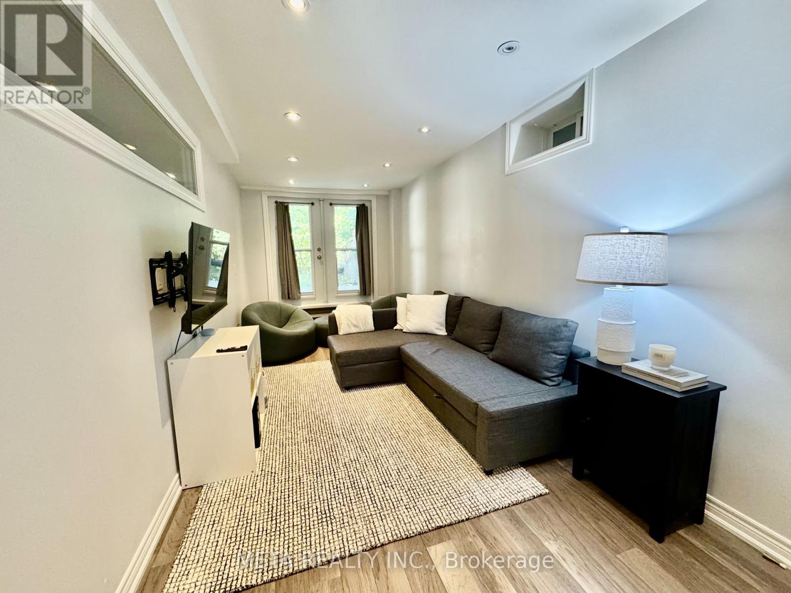 103 Kennedy Avenue, Toronto, Ontario  M6S 2X8 - Photo 34 - W12446094