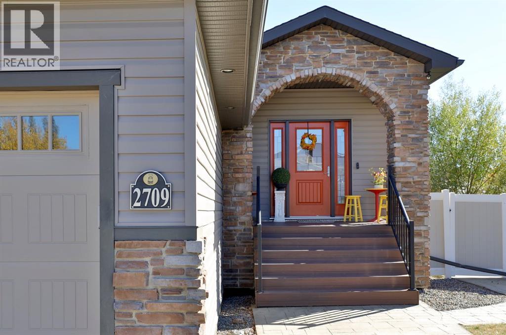 2709 59 Streetclose, Camrose, Alberta  T4V 1P8 - Photo 2 - A2241145