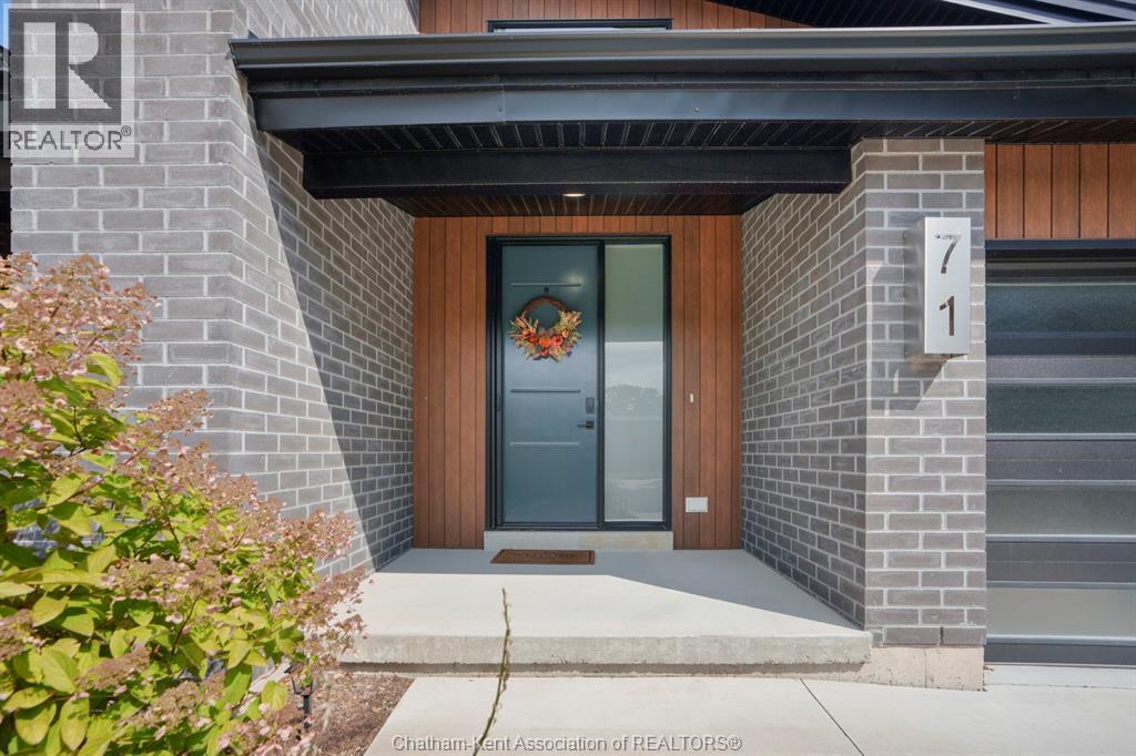 71 Clara Crescent, Chatham, Ontario  N7M 0R8 - Photo 3 - 25025310