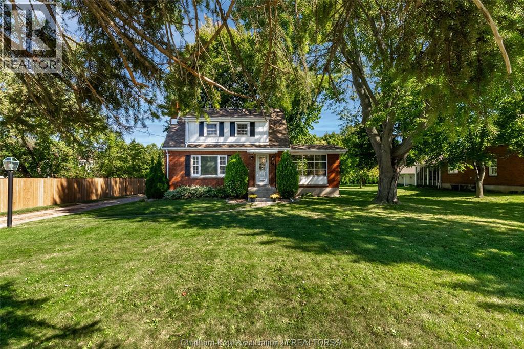 MLS# 25025037: 483 St. Clair STREET, Chatham, Canada