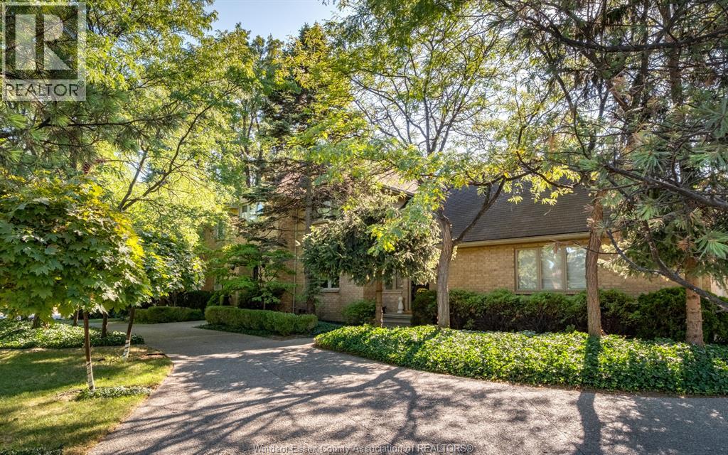 MLS# 25022723: 379 ELMGROVE DR, Lakeshore, Canada