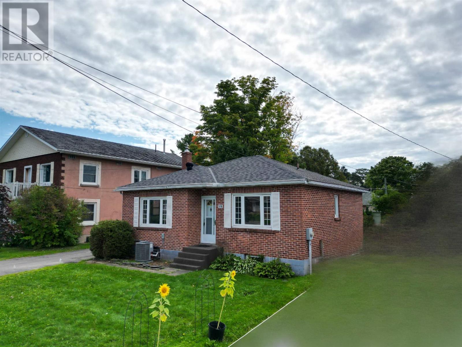 59 Mark Street, Sault Ste.marie, Ontario  P6A 3M1 - Photo 2 - SM252654