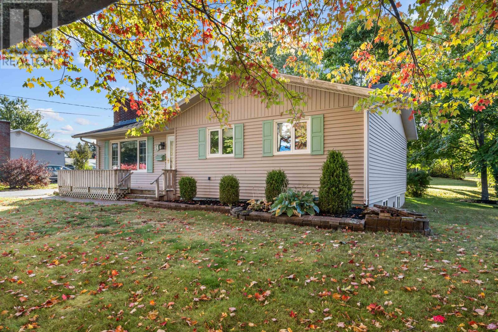 14 Birch Hill, Charlottetown, Prince Edward Island  C1A 6W5 - Photo 4 - 202525147
