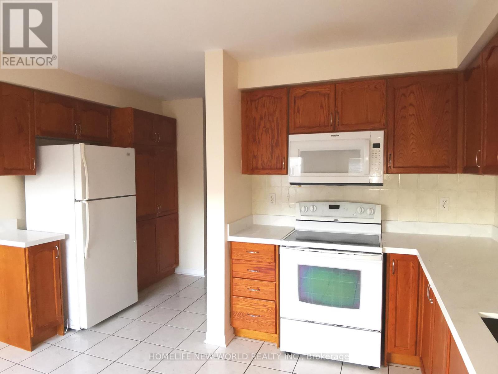 99 Selkirk Drive, Richmond Hill, Ontario  L4B 4S4 - Photo 9 - N12414159