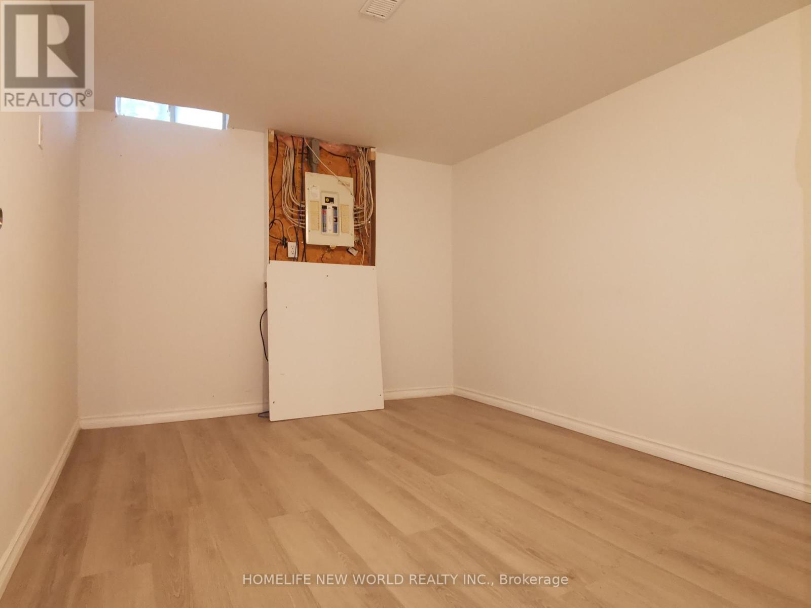 99 Selkirk Drive, Richmond Hill, Ontario  L4B 4S4 - Photo 27 - N12414159