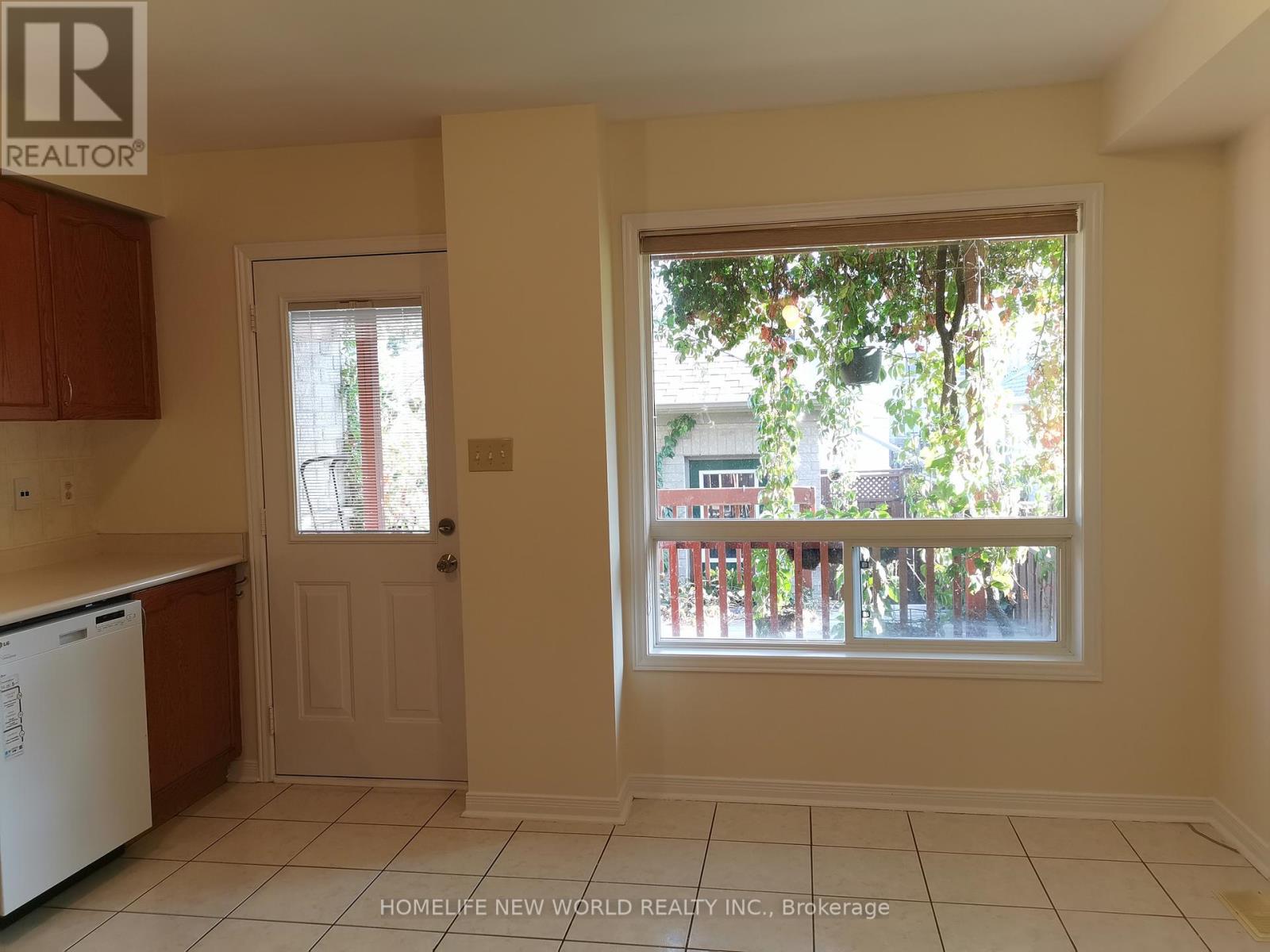 99 Selkirk Drive, Richmond Hill, Ontario  L4B 4S4 - Photo 15 - N12414159