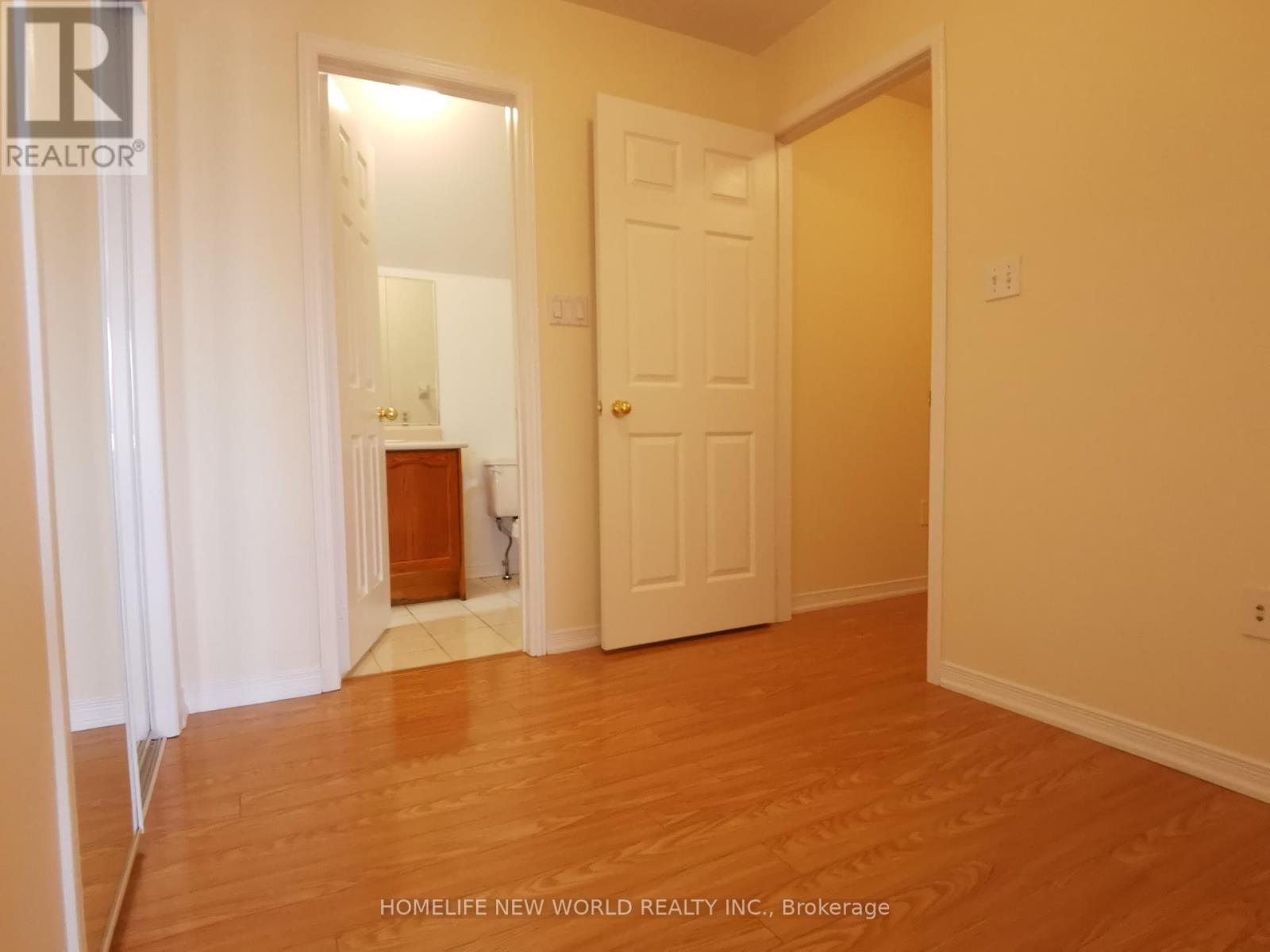 99 Selkirk Drive, Richmond Hill, Ontario  L4B 4S4 - Photo 24 - N12414159