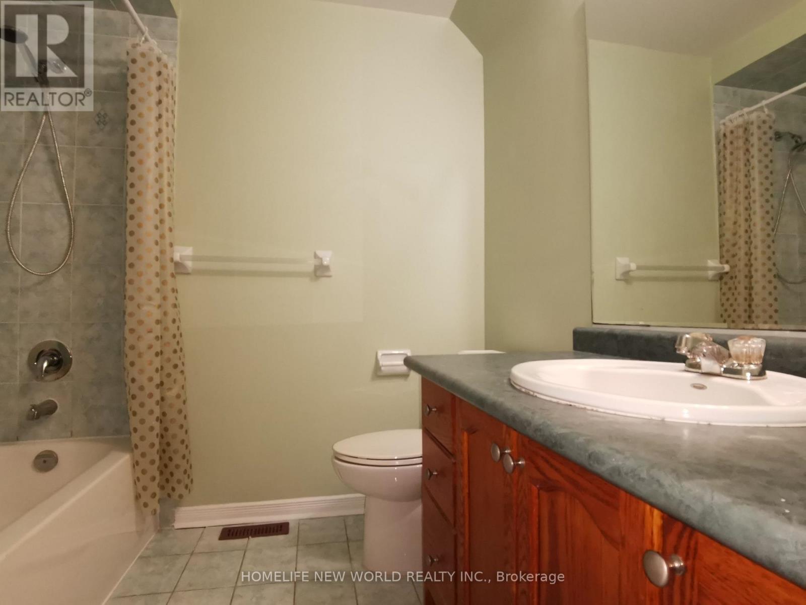 99 Selkirk Drive, Richmond Hill, Ontario  L4B 4S4 - Photo 21 - N12414159