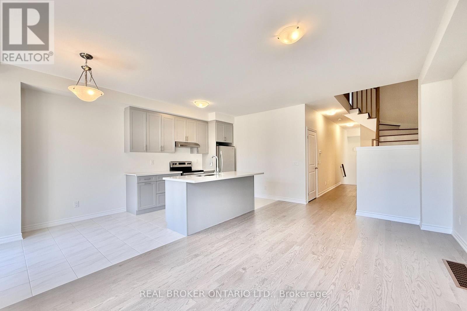 17 Freeman Williams Street, Markham, Ontario  L6C 3M7 - Photo 4 - N12441523