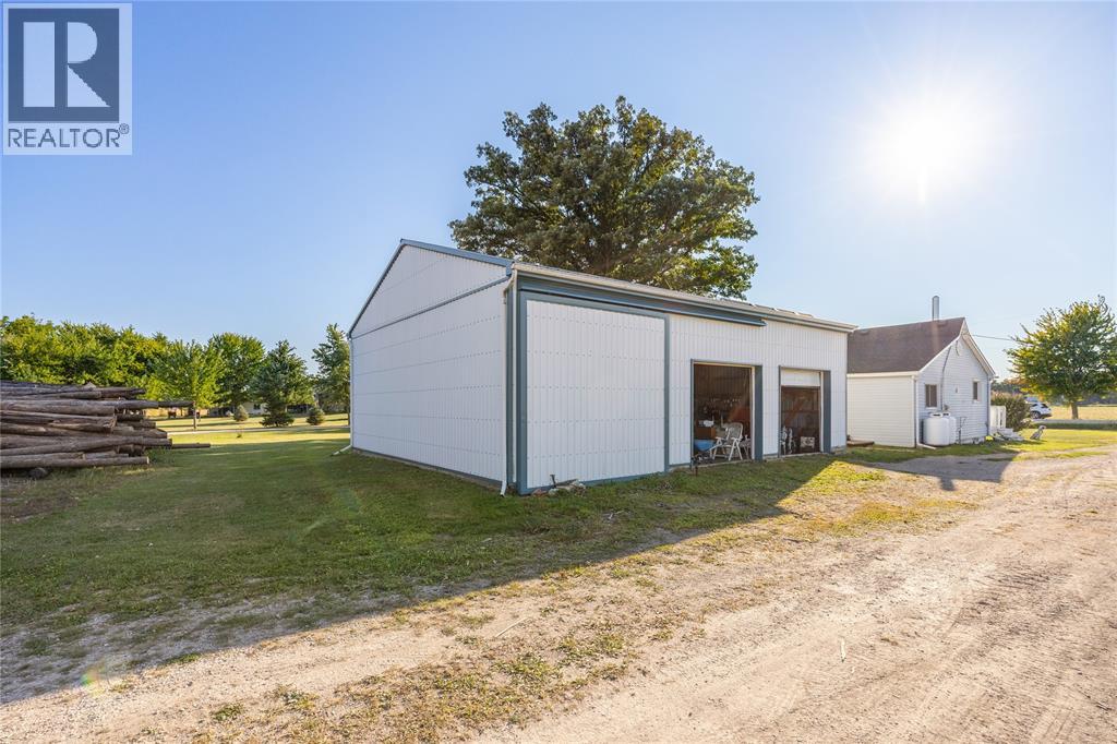 1224 Brigden Road, Sombra, Ontario  N0P 2H0 - Photo 5 - 25025313