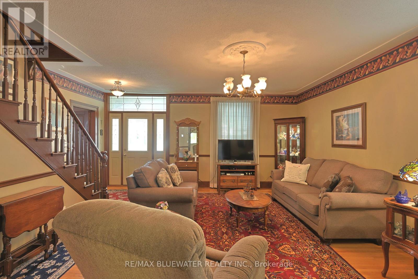 197 Broad Street, North Middlesex (Parkhill), Ontario  N0M 2K0 - Photo 10 - X12446136