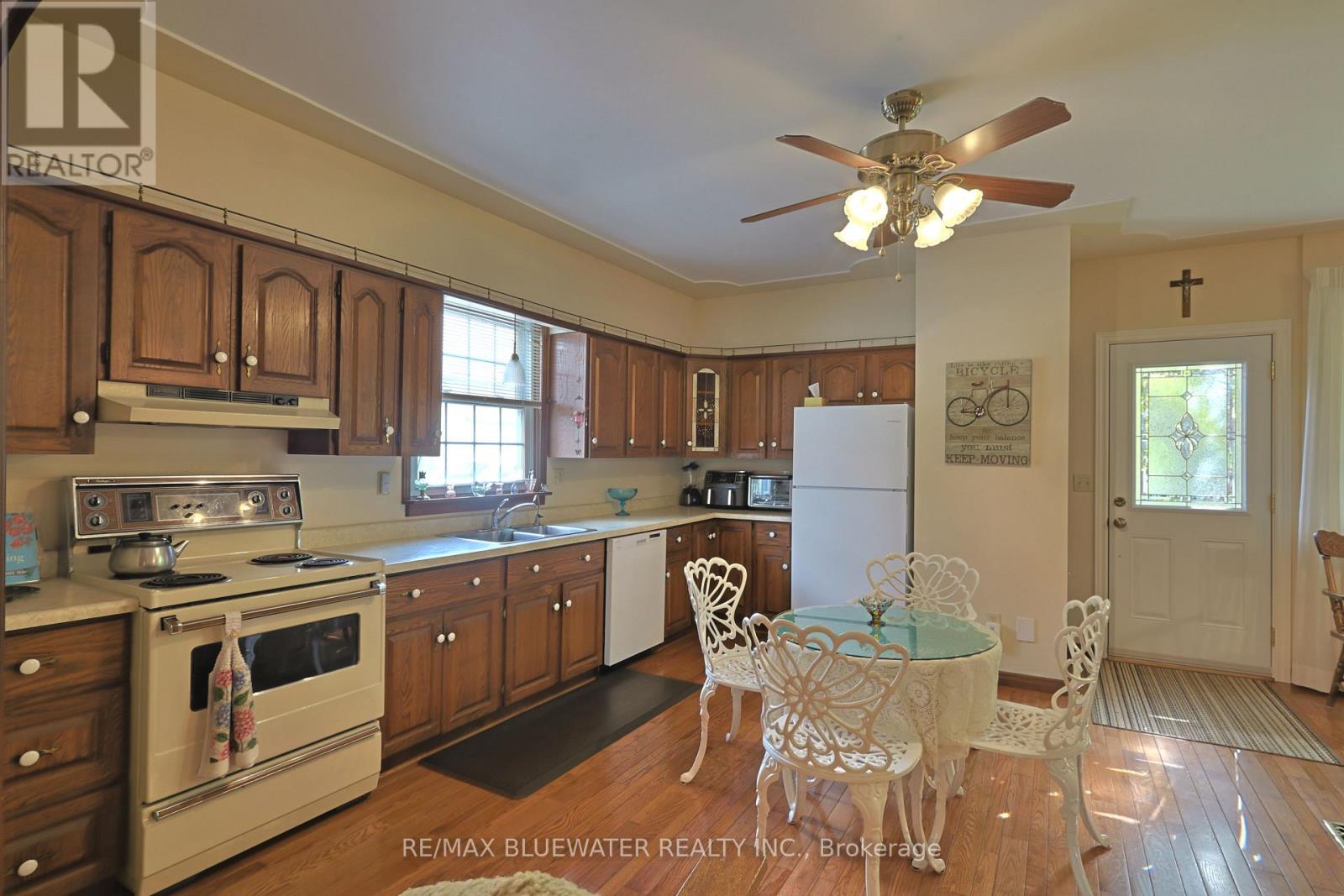 197 Broad Street, North Middlesex (Parkhill), Ontario  N0M 2K0 - Photo 14 - X12446136