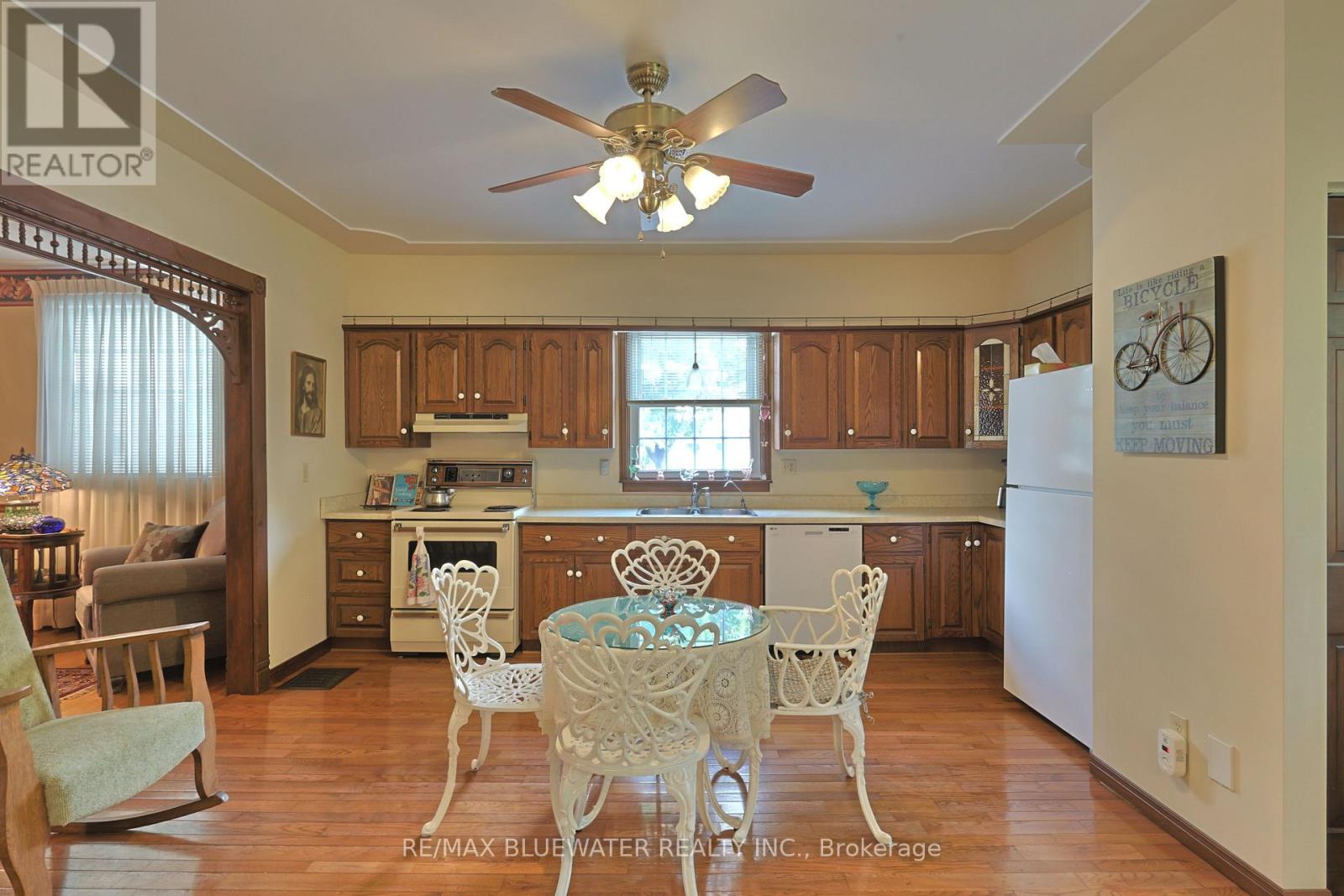 197 Broad Street, North Middlesex (Parkhill), Ontario  N0M 2K0 - Photo 15 - X12446136