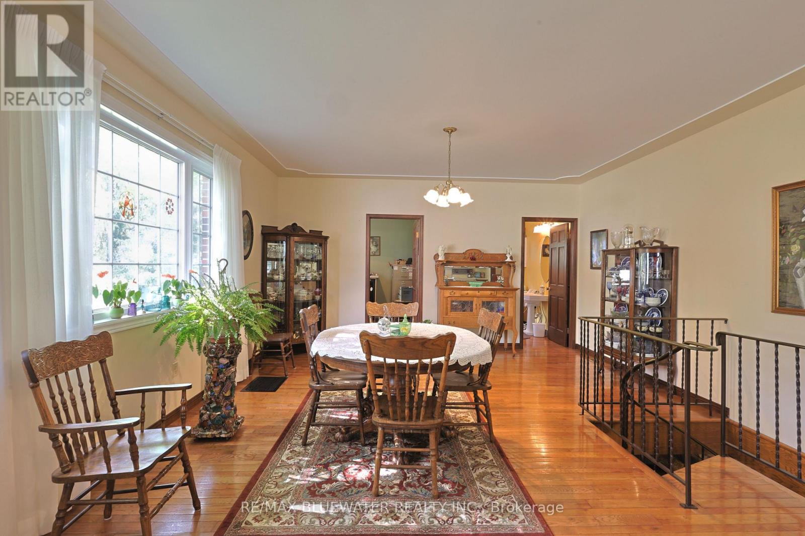 197 Broad Street, North Middlesex (Parkhill), Ontario  N0M 2K0 - Photo 17 - X12446136