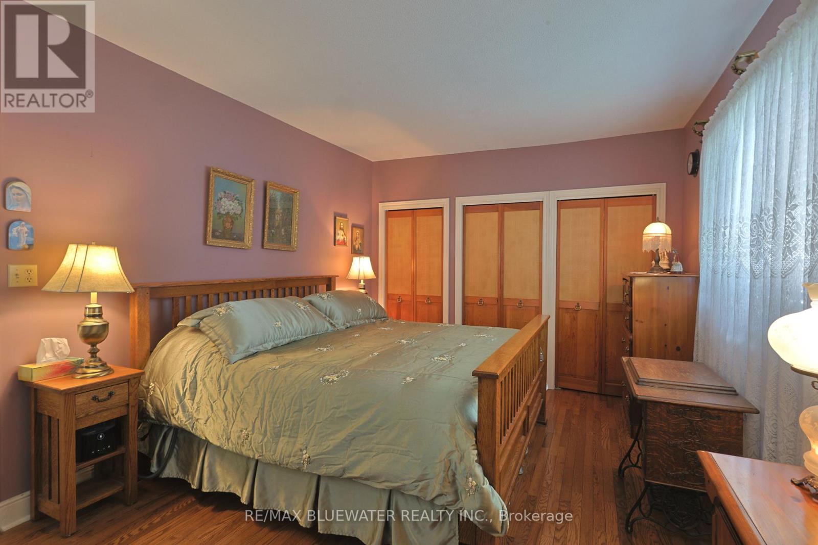 197 Broad Street, North Middlesex (Parkhill), Ontario  N0M 2K0 - Photo 22 - X12446136