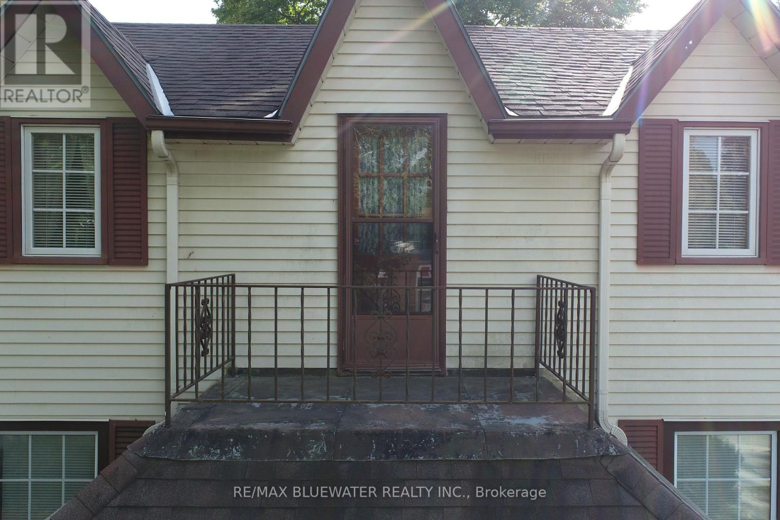 197 Broad Street, North Middlesex (Parkhill), Ontario  N0M 2K0 - Photo 24 - X12446136