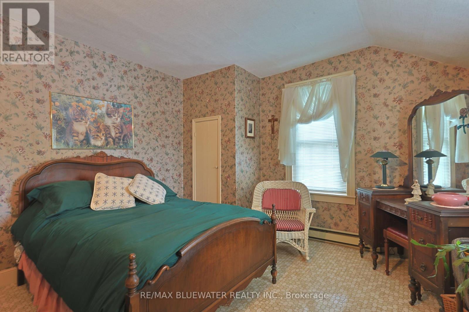197 Broad Street, North Middlesex (Parkhill), Ontario  N0M 2K0 - Photo 26 - X12446136