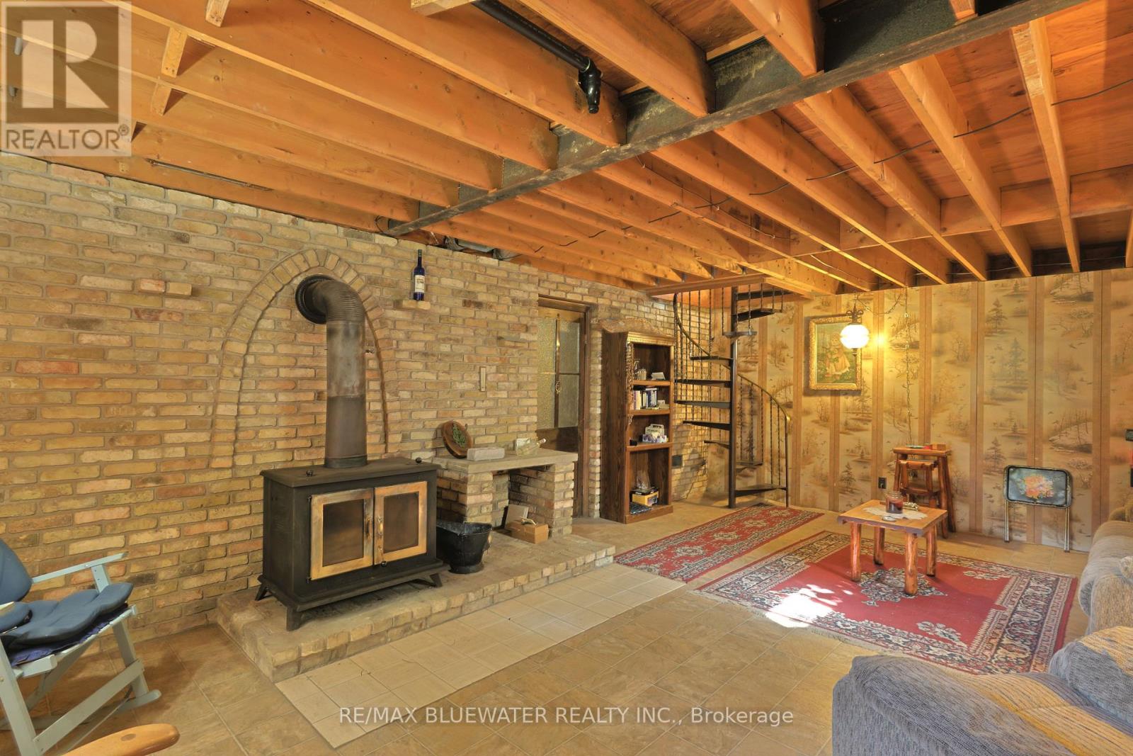 197 Broad Street, North Middlesex (Parkhill), Ontario  N0M 2K0 - Photo 29 - X12446136
