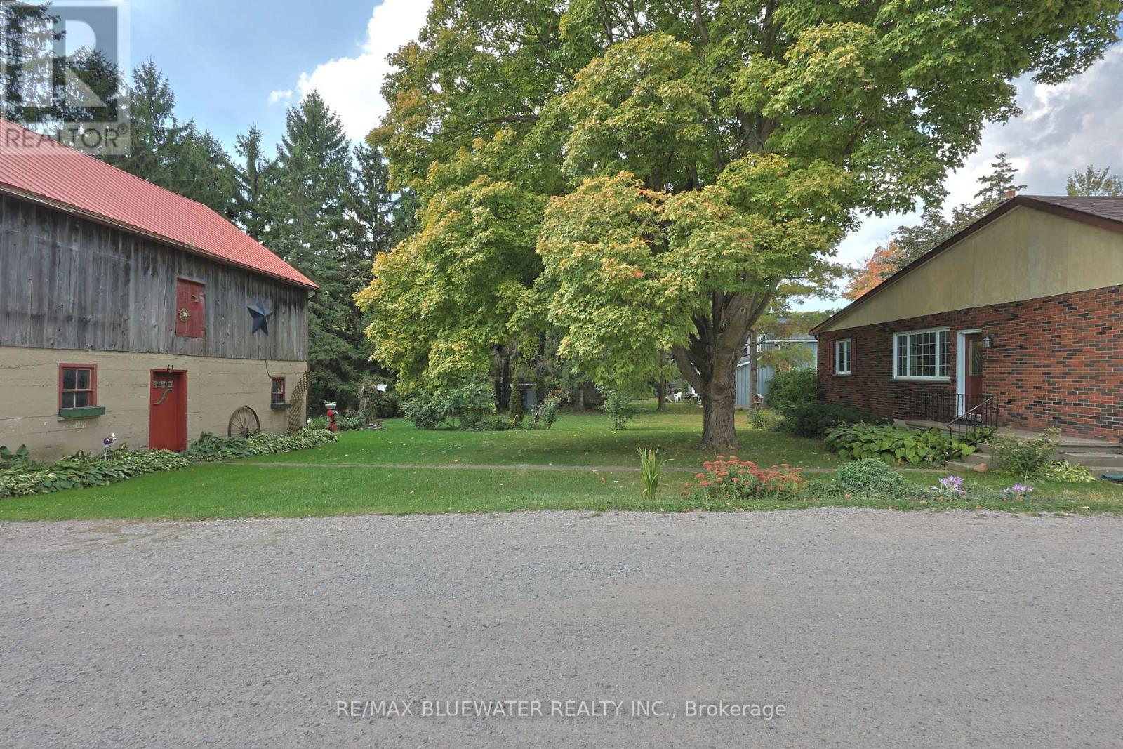 197 Broad Street, North Middlesex (Parkhill), Ontario  N0M 2K0 - Photo 34 - X12446136